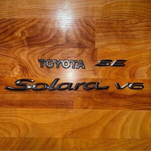 05-09 Toyota Solara Se Decorative Logo 75447-AA040 Emblem 75442-AA040 Decals Set